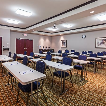 Holiday Inn Express & Suites Cleveland By Ihg Bagian luar foto