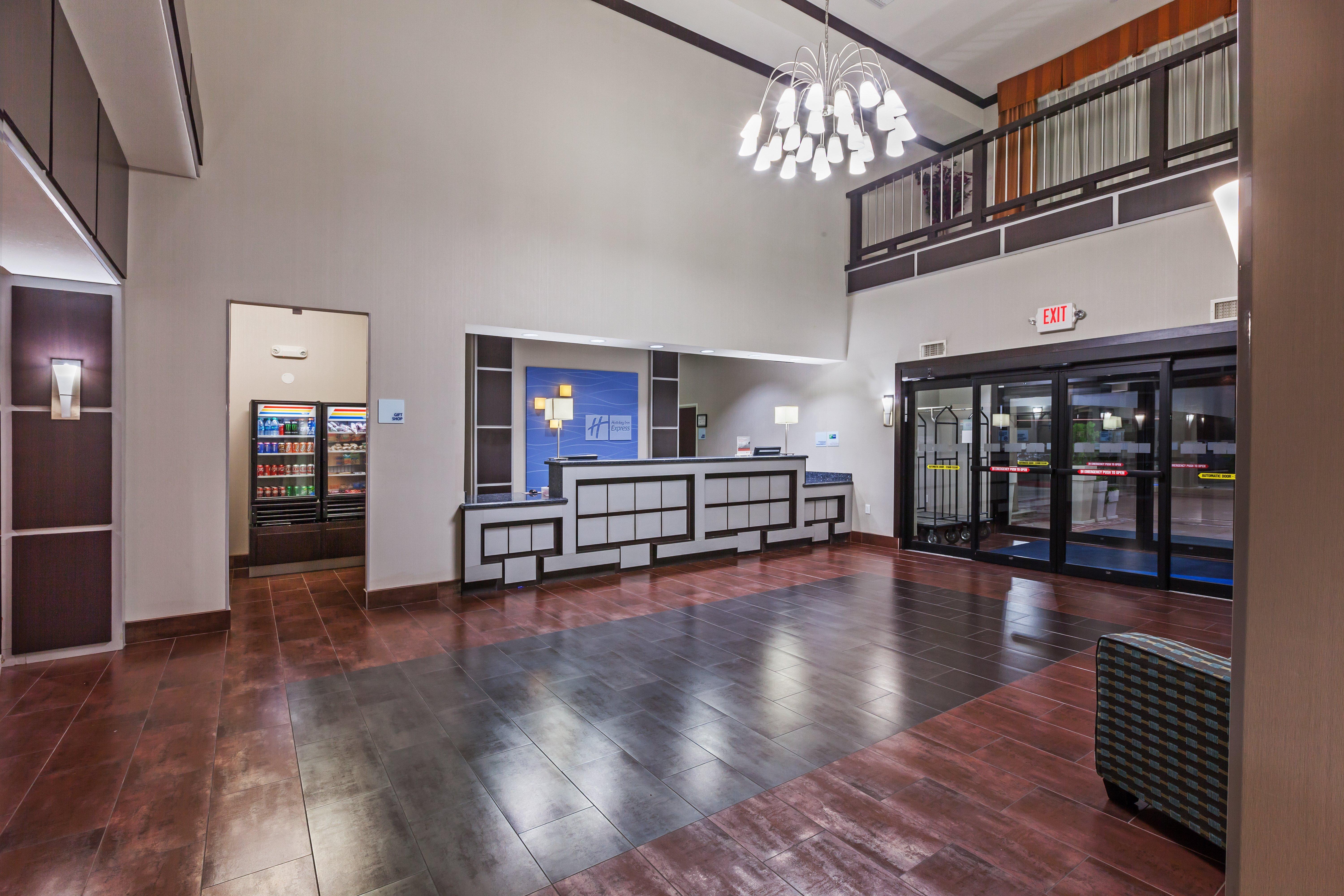 Holiday Inn Express & Suites Cleveland By Ihg Bagian luar foto