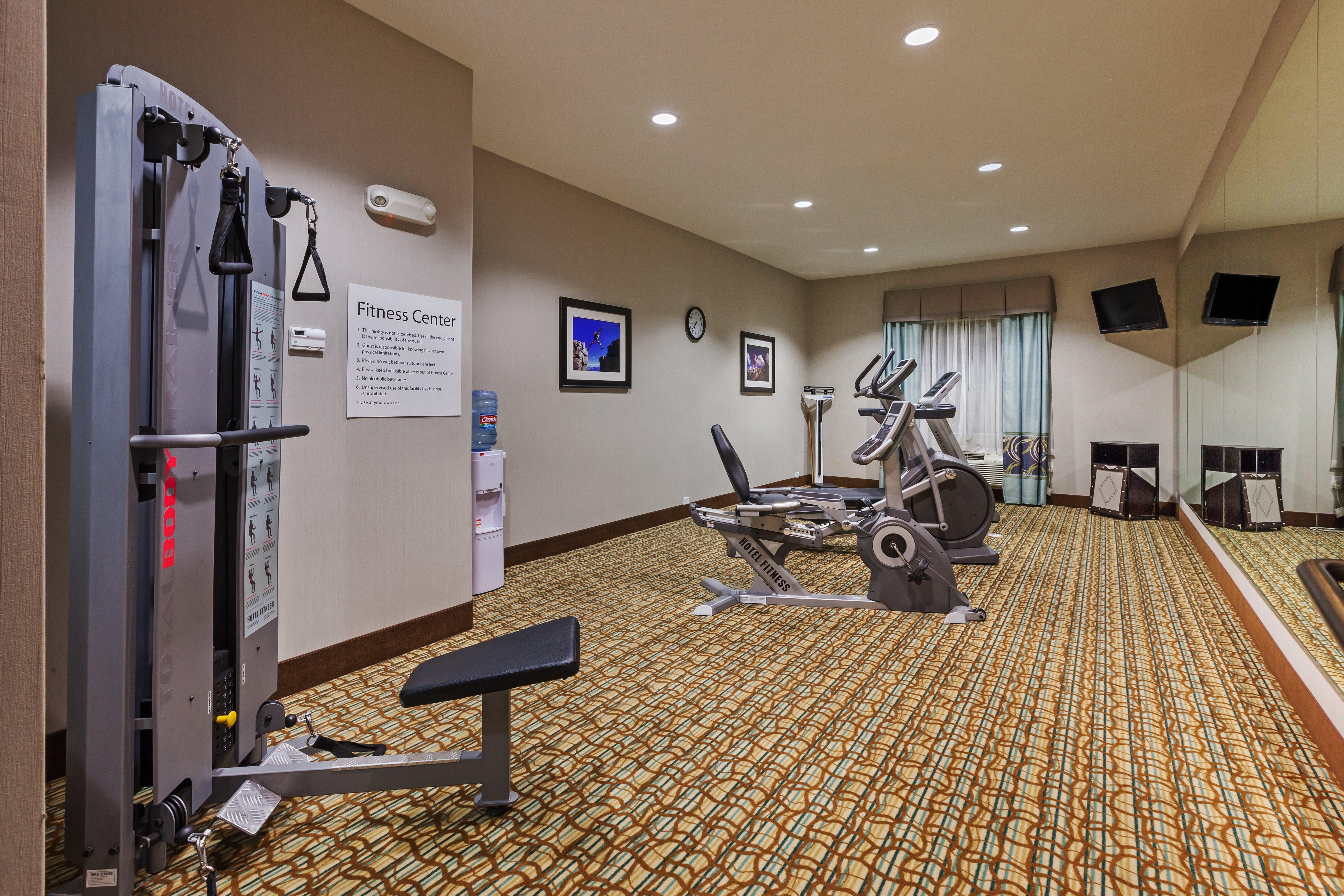 Holiday Inn Express & Suites Cleveland By Ihg Bagian luar foto