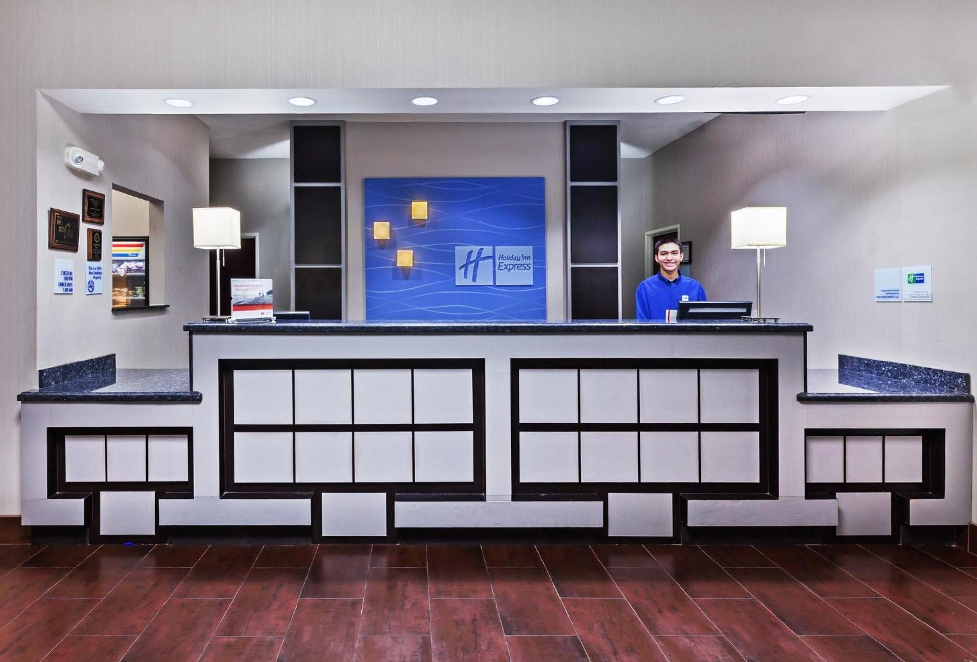 Holiday Inn Express & Suites Cleveland By Ihg Bagian luar foto