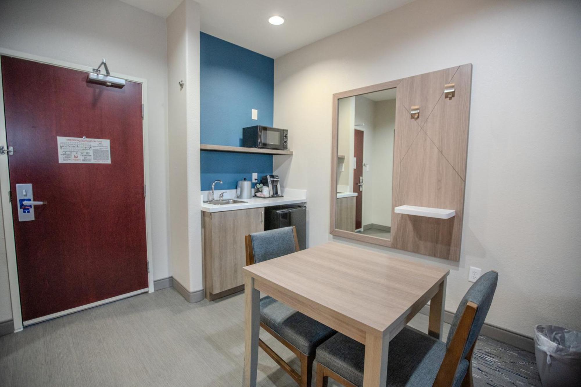 Holiday Inn Express & Suites Cleveland By Ihg Bagian luar foto