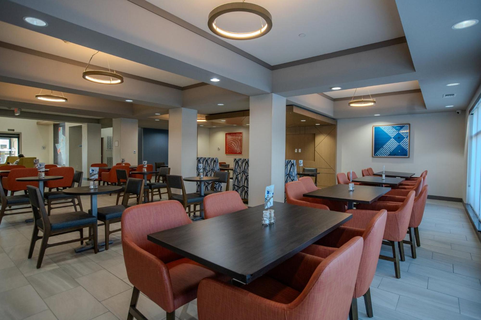 Holiday Inn Express & Suites Cleveland By Ihg Bagian luar foto