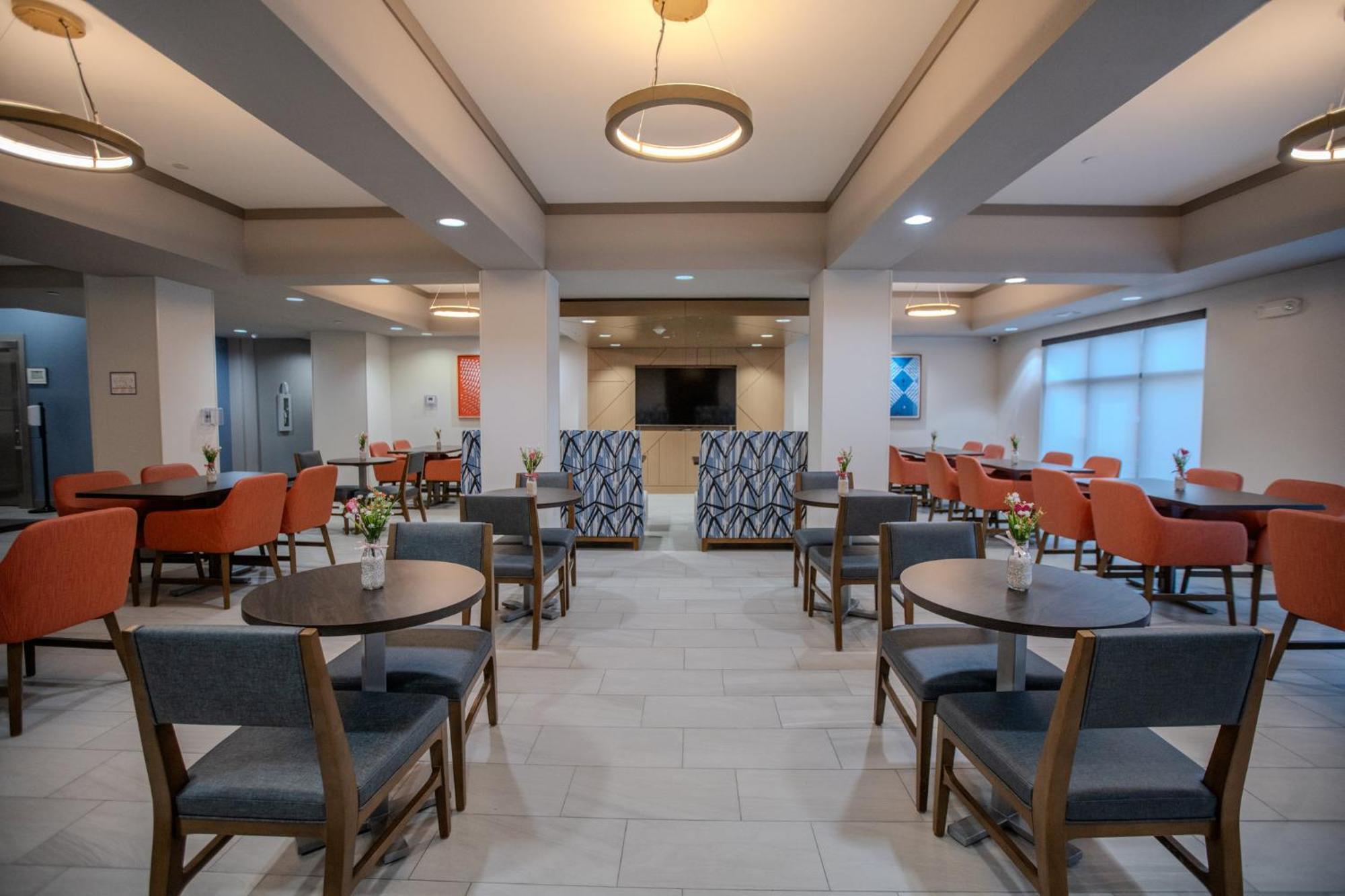 Holiday Inn Express & Suites Cleveland By Ihg Bagian luar foto