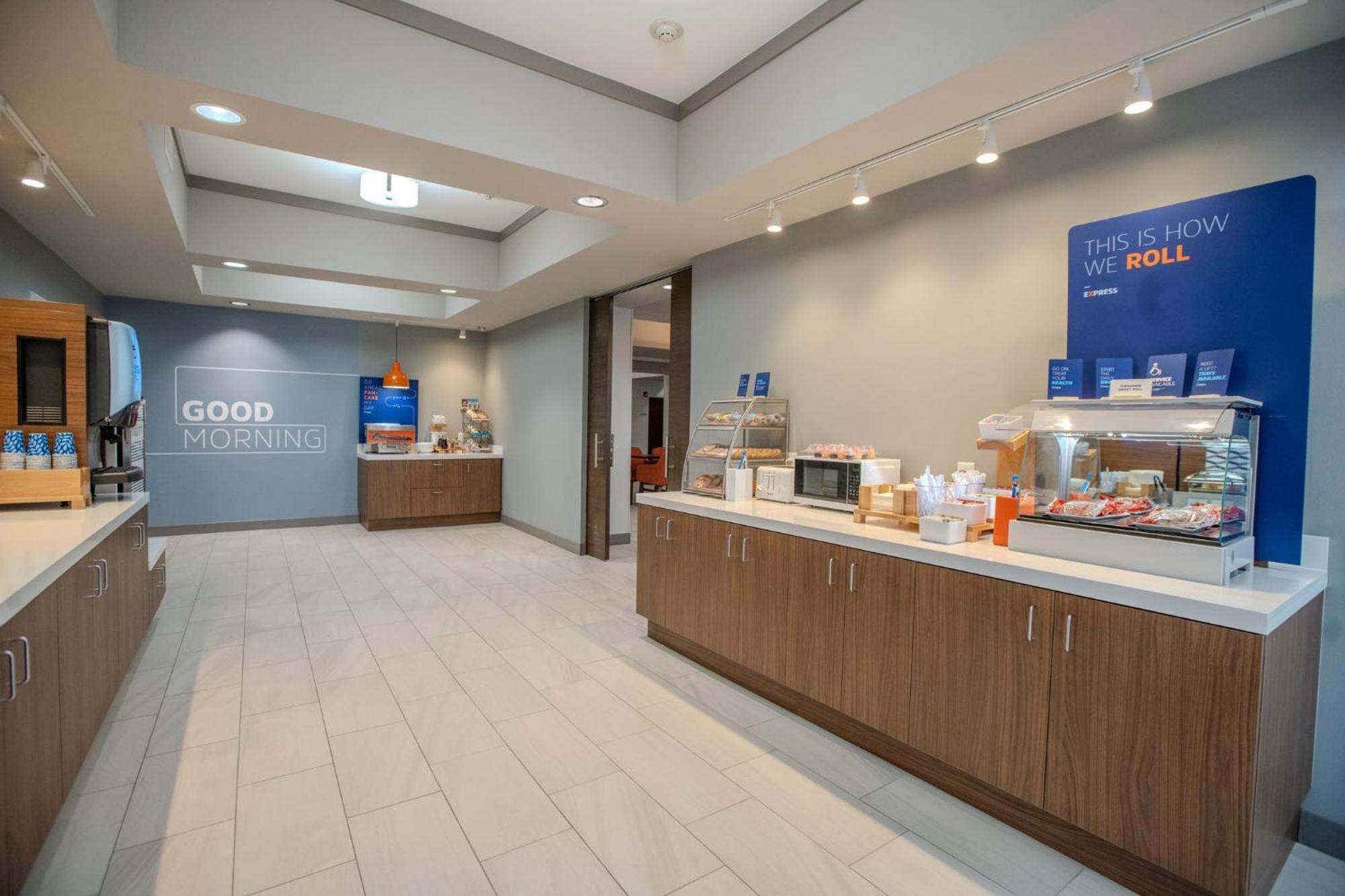 Holiday Inn Express & Suites Cleveland By Ihg Bagian luar foto