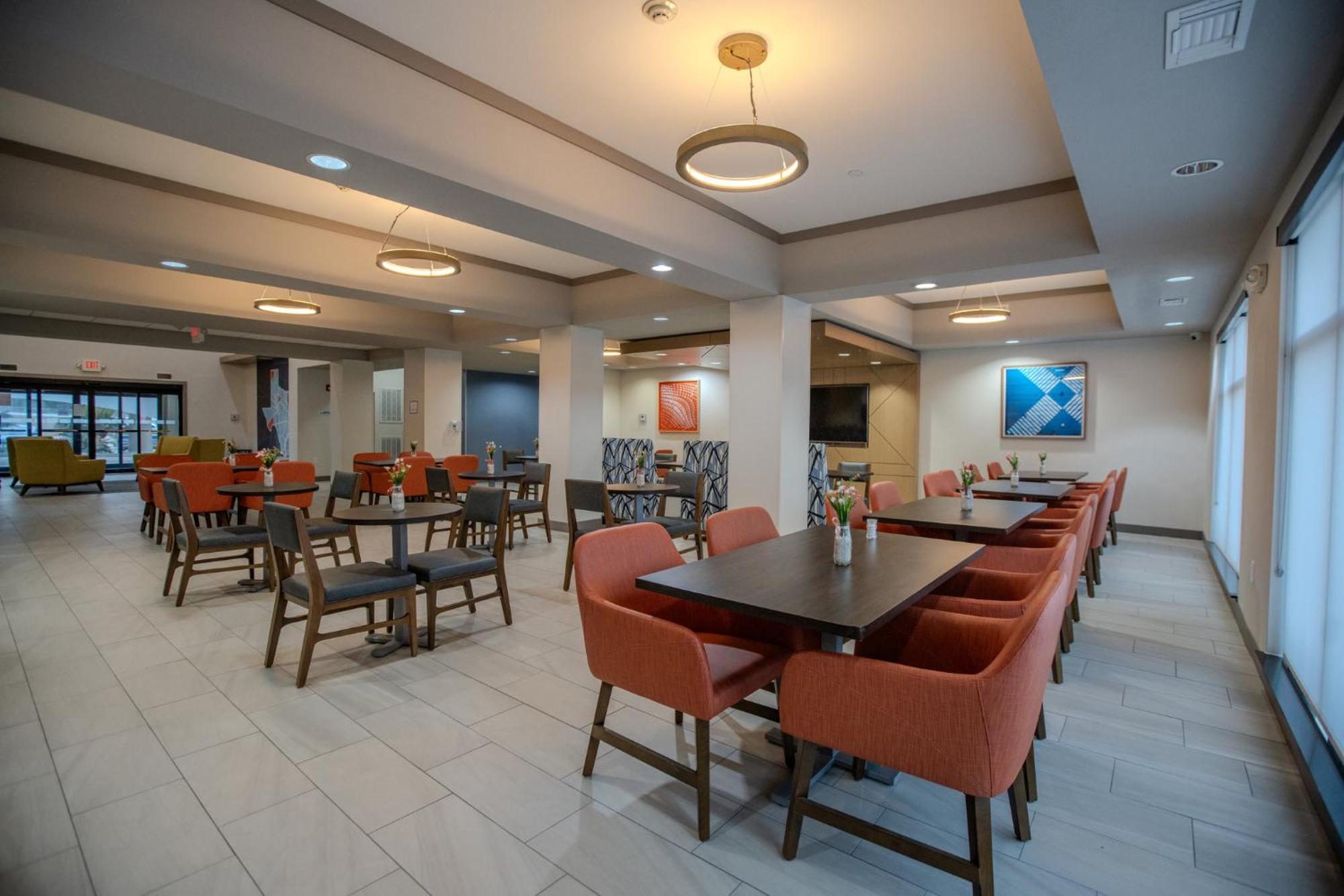 Holiday Inn Express & Suites Cleveland By Ihg Bagian luar foto