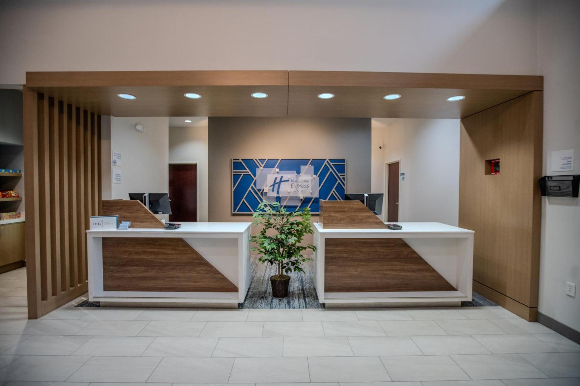 Holiday Inn Express & Suites Cleveland By Ihg Bagian luar foto