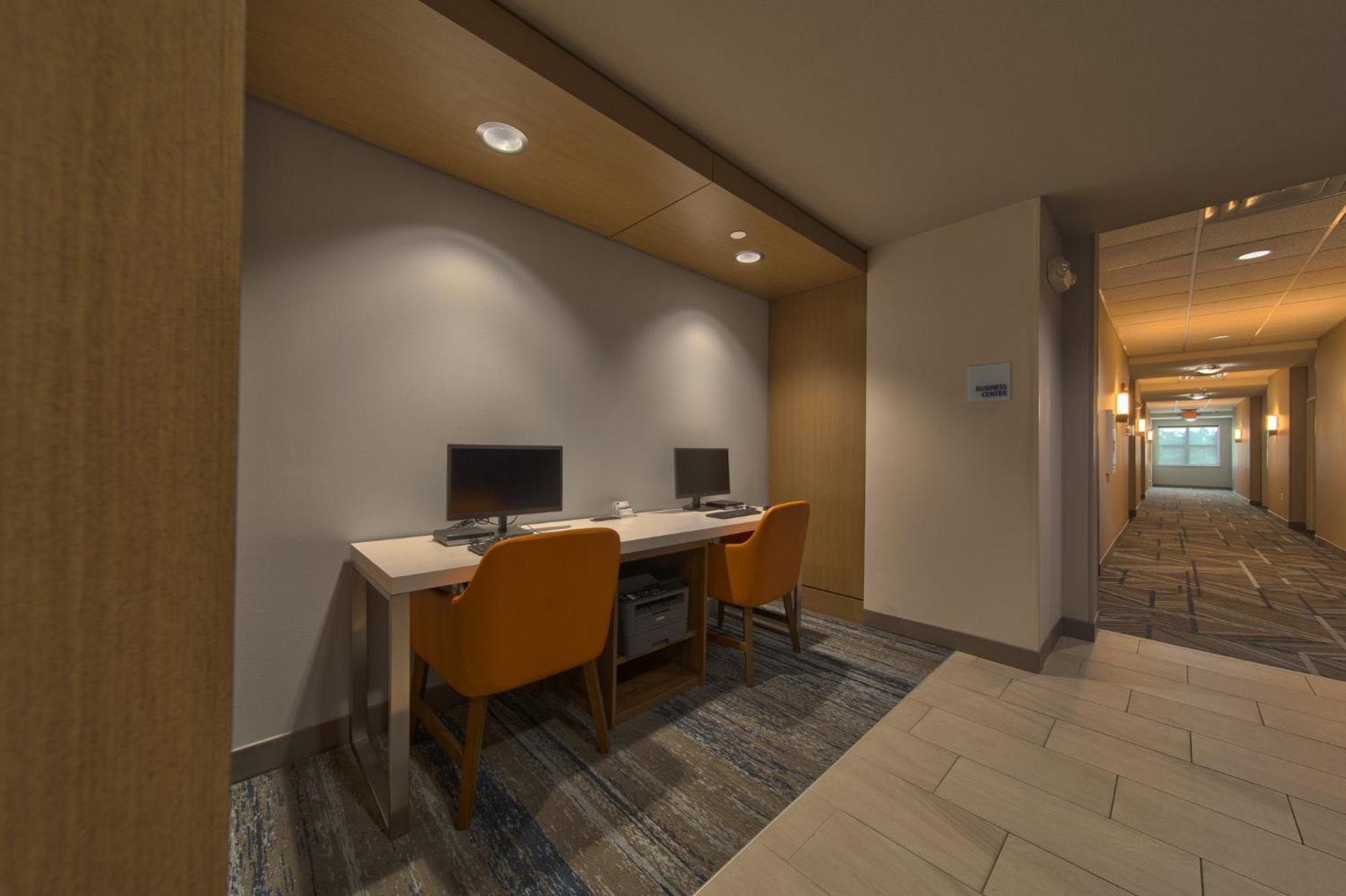 Holiday Inn Express & Suites Cleveland By Ihg Bagian luar foto