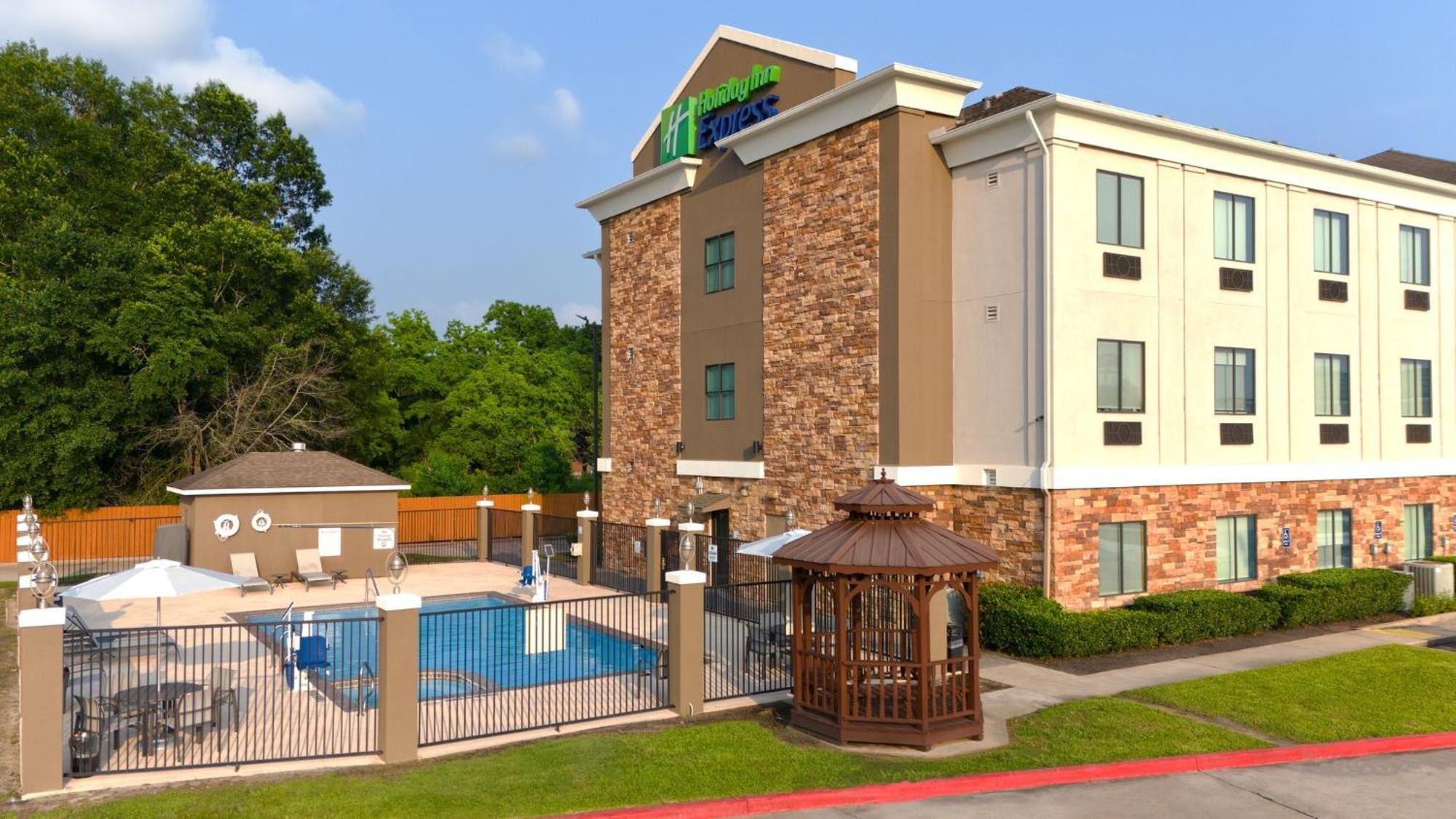 Holiday Inn Express & Suites Cleveland By Ihg Bagian luar foto