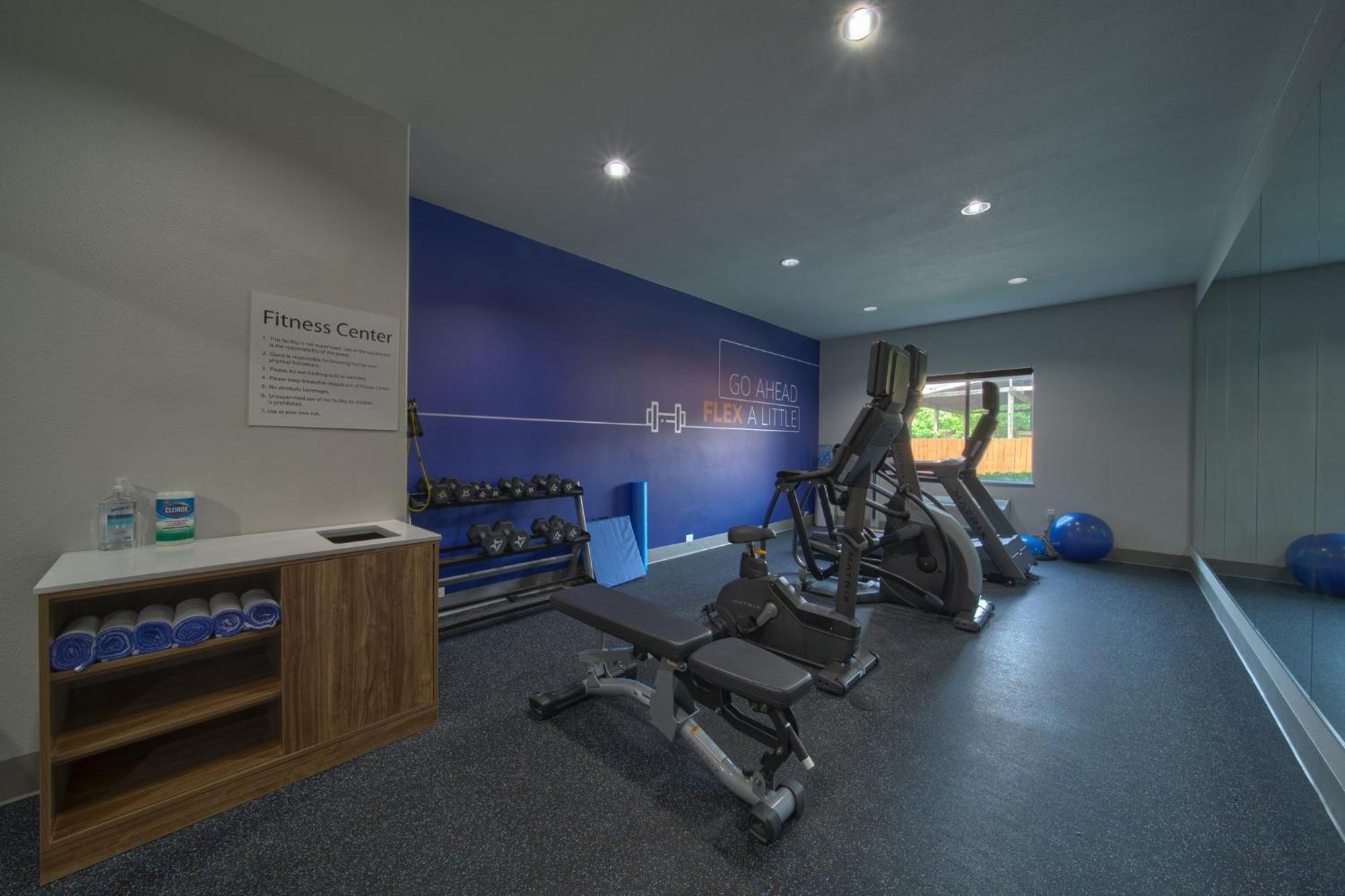 Holiday Inn Express & Suites Cleveland By Ihg Bagian luar foto
