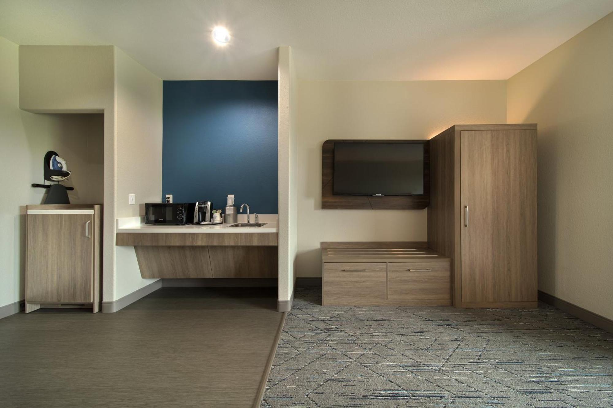 Holiday Inn Express & Suites Cleveland By Ihg Bagian luar foto